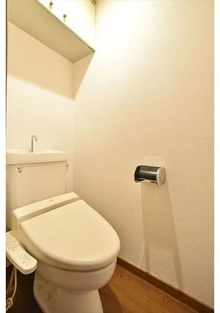 Plateau Jingumae - Interior - ["Flooring", "Floor", "Toilet seat"]