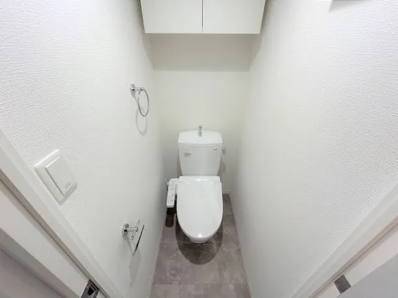 Serenite Esaka Miracle - Interior - ["Toilet seat", "Flooring", "Floor"]