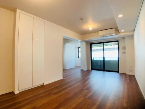 EVERTOW CHOJAMARU - Interior - ["Wood flooring", "Property", "Room"]