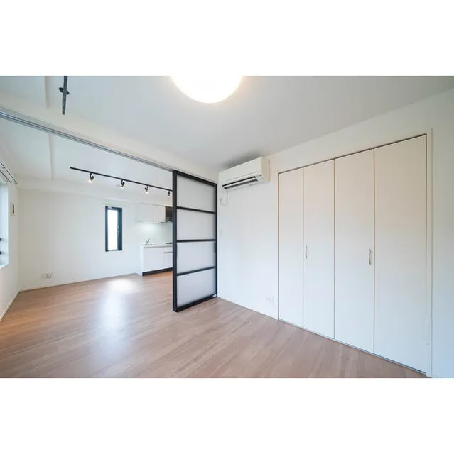NOZOMIO Premier Sangenjaya - Interior - ["Fixture", "Window", "Building"]