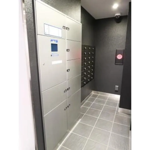 La Vie Lente Ochanomizu - Exterior - ["Fixture", "Door", "Cabinetry"]