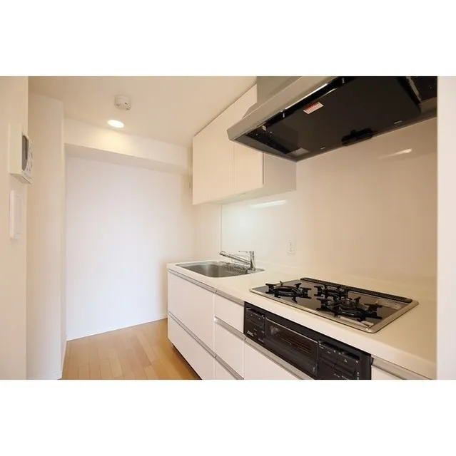 Comforia Kasuga Tomisaka - Interior - ["Countertop", "Cabinetry", "Furniture"]