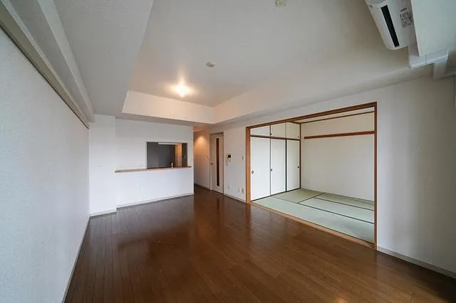 Cerulean Holmes Kachidoki - Interior - ["Building", "Window", "Hall"]