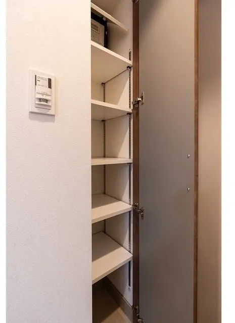 BPR Residence Nerima Fujimidai - Interior - ["Wood", "Shelving", "Shelf"]