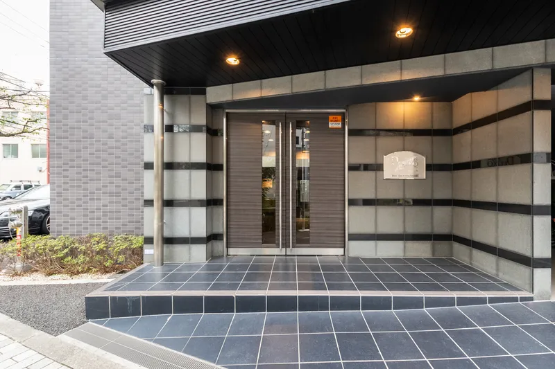 Prele Duc Minowa - Exterior - ["Home Door"]