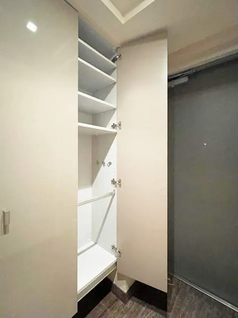Ginza East City Tower - Interior - ["Wood", "Flooring", "Floor"]