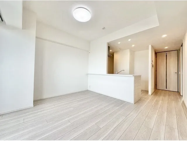 Comforia Liv Sumiyoshi Chida - Interior - ["Flooring", "Floor", "Ceiling"]