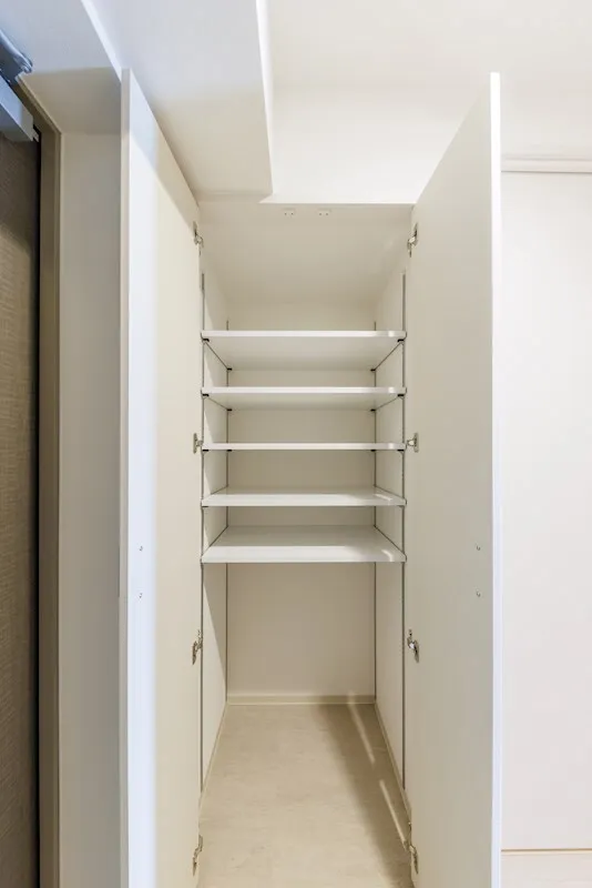 Due Iriya II - Interior - ["Fixture", "Building", "Wood"]