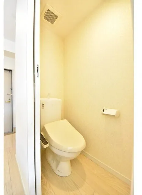 Ravient Asakusa Kototoi - Interior - ["Toilet seat", "Flooring", "Toilet"]
