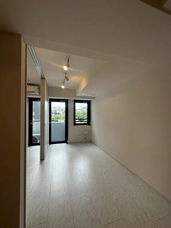 Lumique Omori - Interior - ["Flooring", "Ceiling", "Floor"]