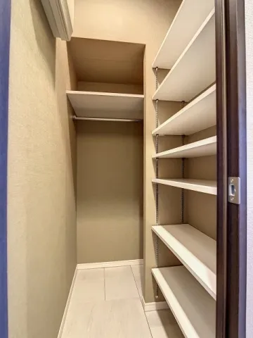 Qualia Jinnan Flats - Interior - ["Shelving", "Shelf", "Flooring"]