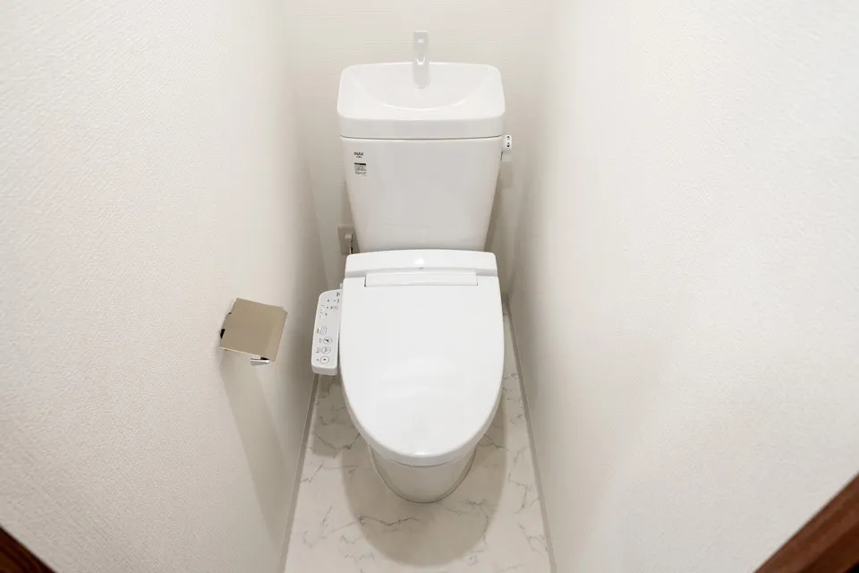 Hmlet Shiba Park - Interior - ["Toilet seat", "Toilet", "Plumbing fixture"]