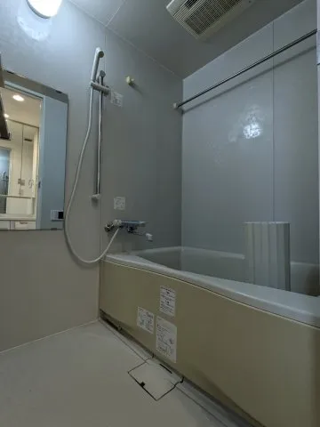 MG Meguro Station - Interior - ["Flooring", "Floor", "Plumbing fixture"]