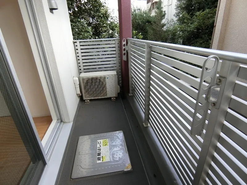 Residence Shirokane Colore - Interior - ["Balcony", "Handrail", "Daylighting"]