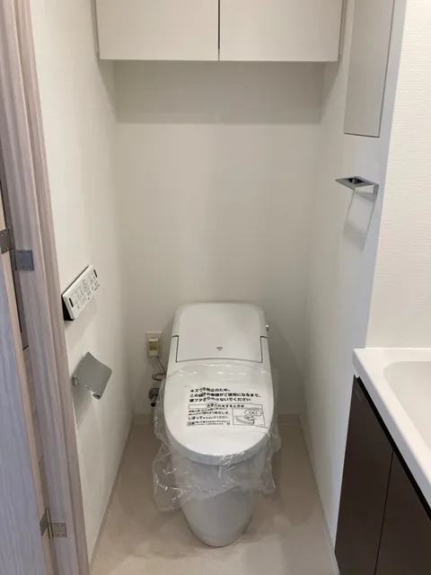 Bowflats Shinagawa Canal Side - Interior - ["Property", "Toilet seat", "Floor"]