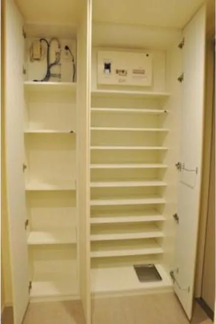 Park Axis Toyosu Canal - Interior - ["Building", "Shelf", "Cabinetry"]