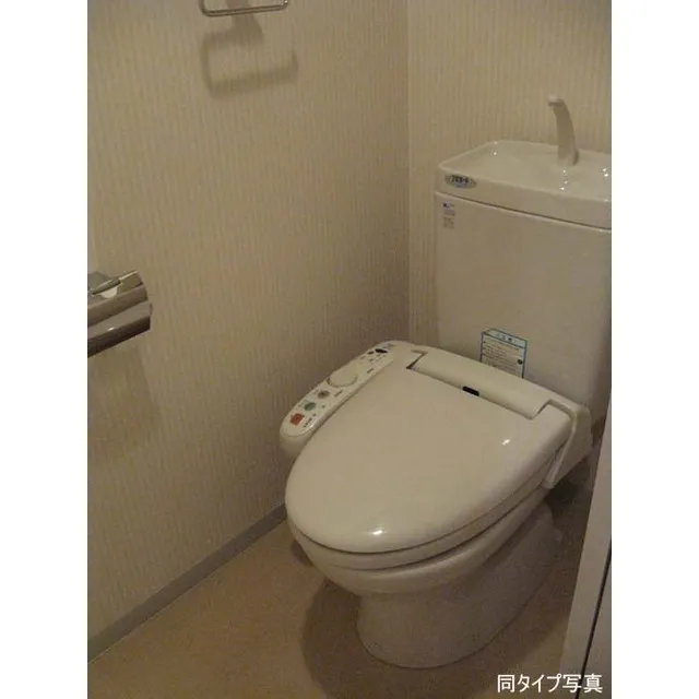 Comforia Mita North - Interior - ["Toilet seat", "Product", "Property"]