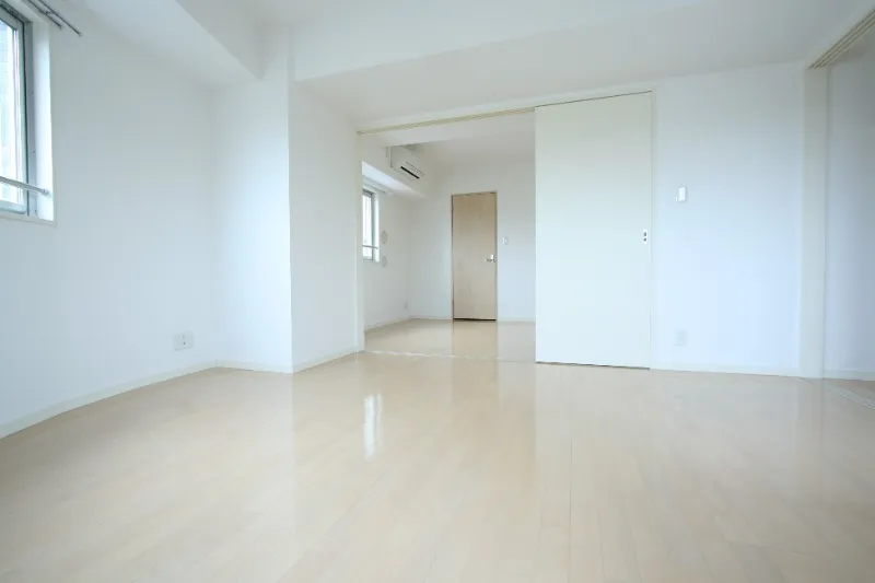 Castalia Hatsudai - Interior - ["Window", "Fixture", "Wood"]
