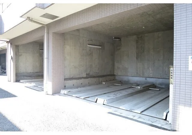 Crest Coat - Other - ["Grey", "Concrete", "Building material"]