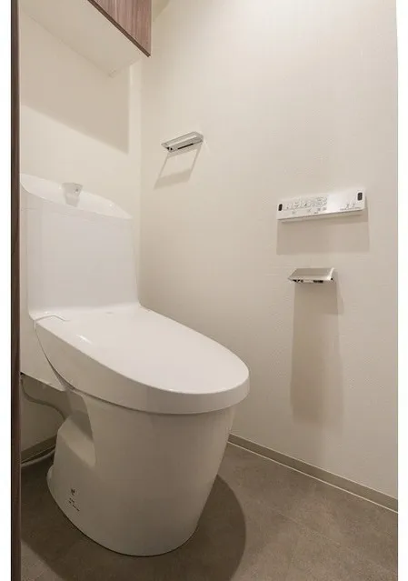 Comforia Liv Nagafukucho - Interior - ["Toilet seat", "Toilet", "Plumbing fixture"]