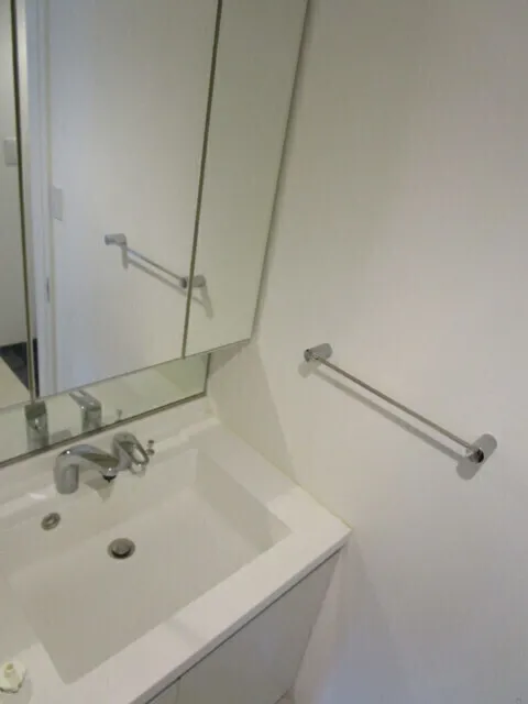 Sunshine Matsumoto No.17 - Interior - ["Mirror", "Plumbing fixture", "Tap"]