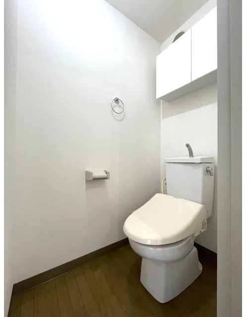 Greenheim Nakano - Interior - ["Toilet seat", "Toilet", "Bathroom"]