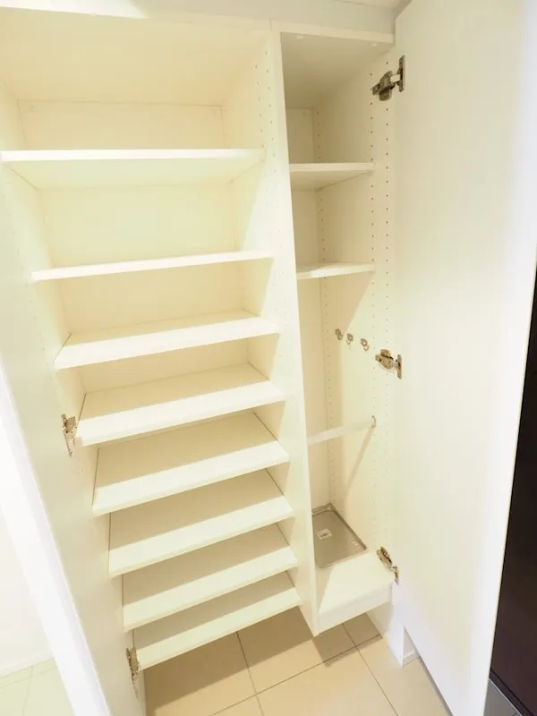Cross Residence Osaki - Interior - ["Furniture", "Shelf", "Shelving"]