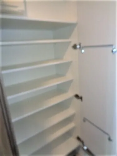 Brun Pilier Nihonbashi - Interior - ["Shelving", "Household hardware", "Shelf"]