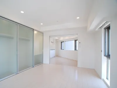 KDX Residence Nishiazabu - Interior - ["Building", "Window", "Fixture"]