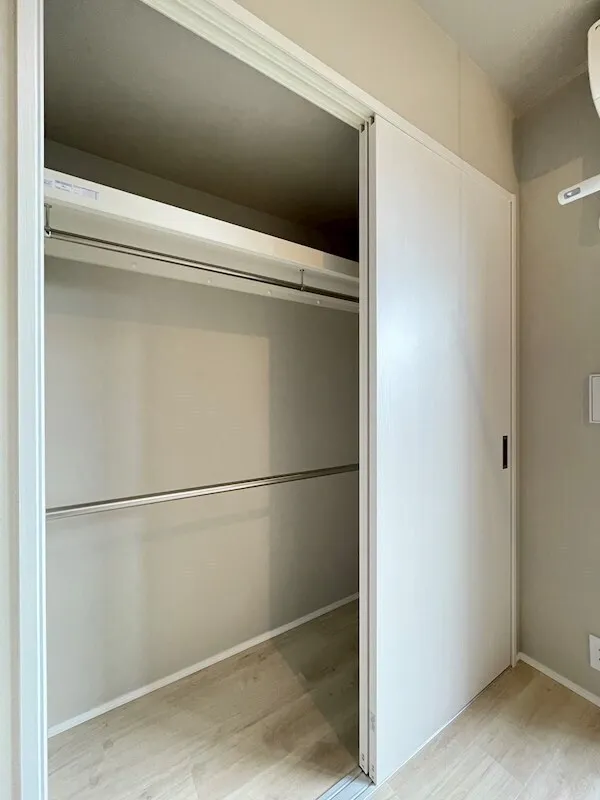 Residia Tsukishima II - Interior - ["Fixture", "Wood", "Automotive exterior"]