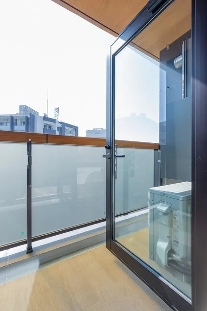 Cosmogracia Shinjuku Nishi-Waseda - Interior - ["Glass", "Floor", "Composite material"]
