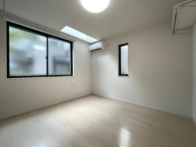 Mare Meidaimae II - Interior - ["Wall", "Flooring", "Ceiling"]