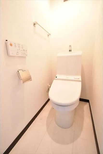 King House Shirokane - Interior - ["Toilet seat", "Plumbing fixture", "Toilet"]