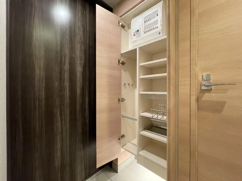 Pierce Kakinokizaka - Interior - ["Wood", "Flooring", "Interior design"]