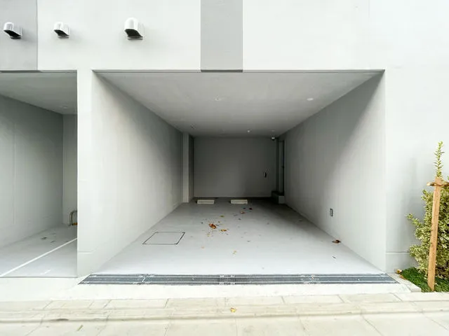 Duo Flatz Ikejiri Ohashi - Exterior - ["Floor", "Composite material", "Concrete"]