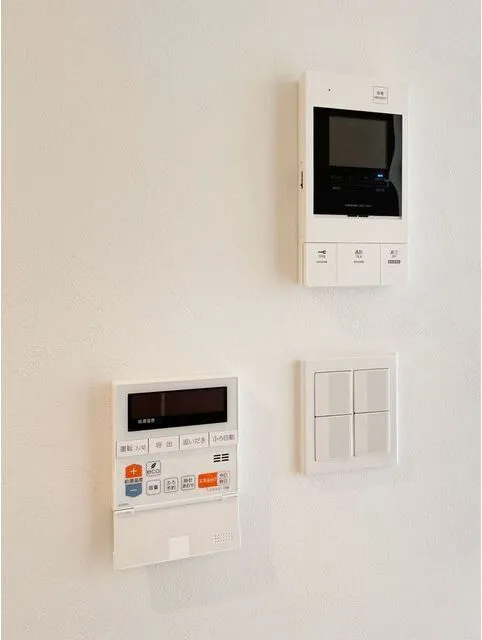 Huit Kagurazaka - Interior - ["Rectangle", "Gadget", "Display device"]