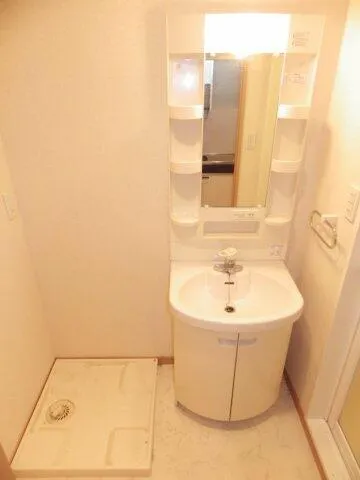 Sereno S2 - Interior - ["Flooring", "Floor", "Plumbing fixture"]