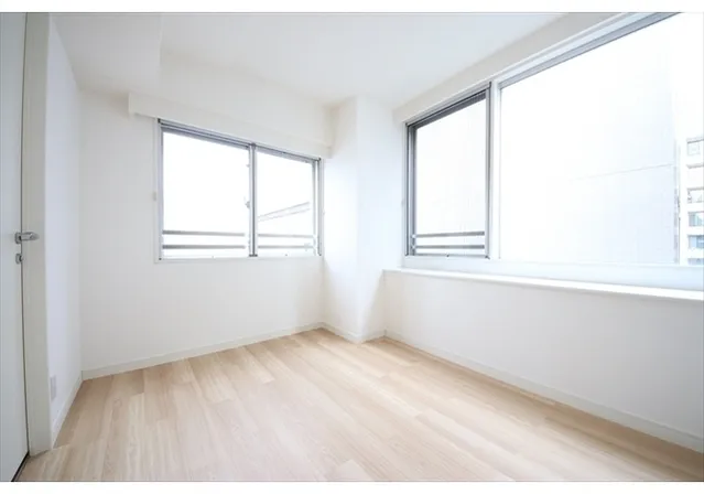 Castalia SuitenguⅡ - Interior - ["Window", "Fixture", "Building"]