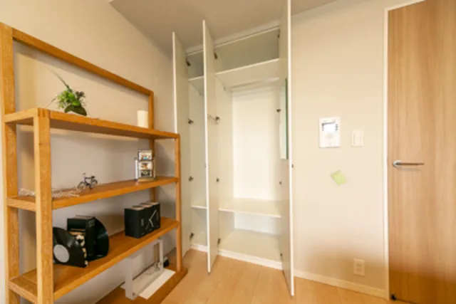 Merukumaru Keio Sasazuka Residence - Interior - ["Flooring", "Wall", "Wood"]