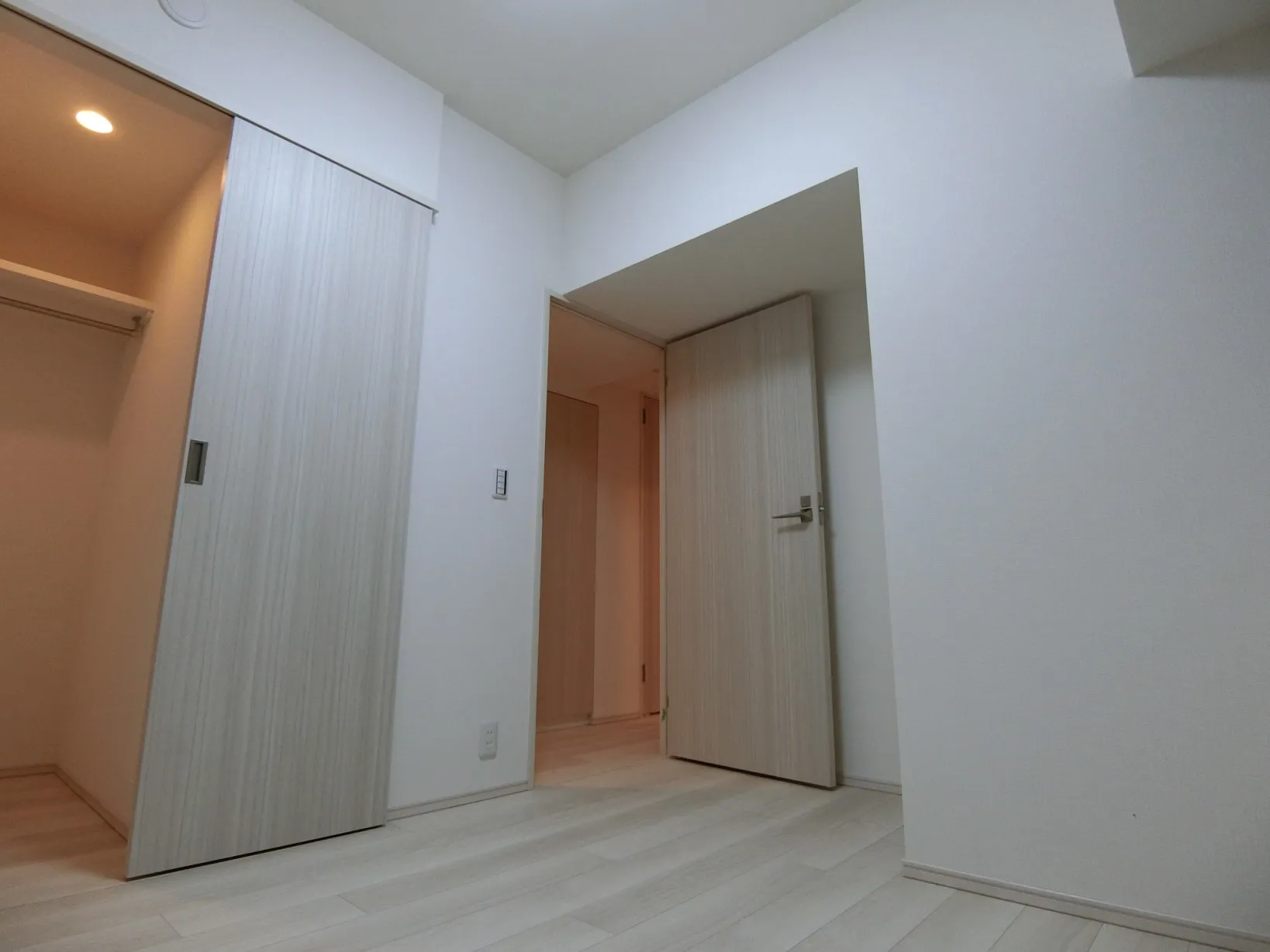Le Fon Blanche Shinagawa Minamioi - Interior - ["Property", "Door", "Fixture"]