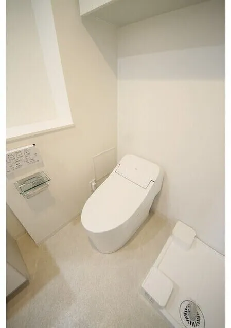 La Perla Ikejiri Ohashi II - Interior - ["Building", "Toilet", "Toilet seat"]
