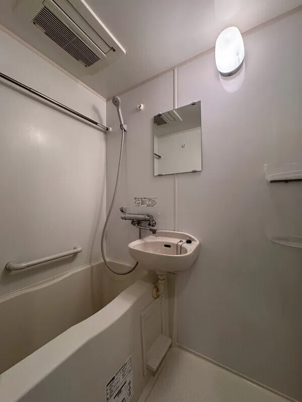 La Santé Hiroo - Interior - ["Flooring", "Floor", "Plumbing fixture"]