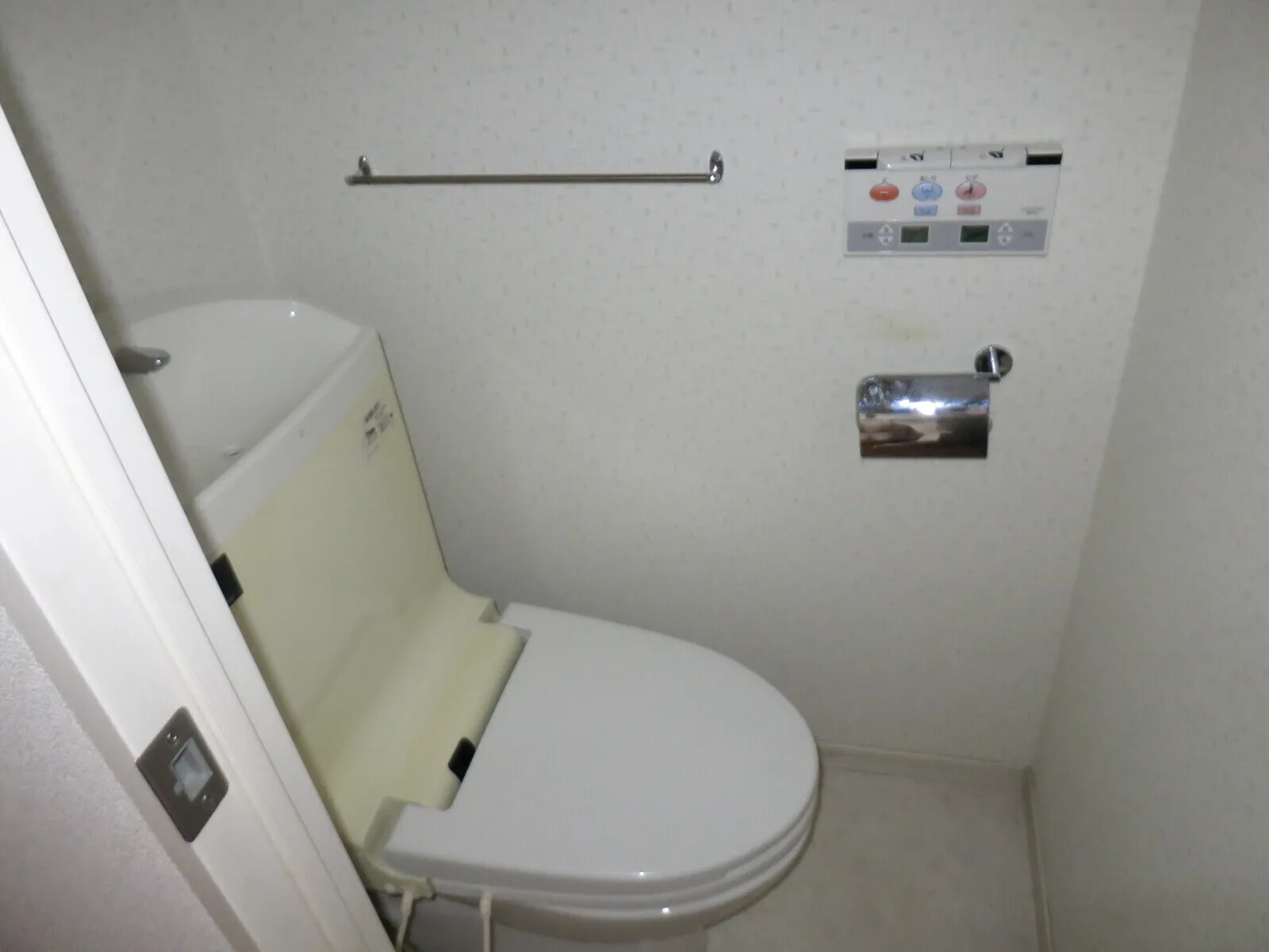HF Meidaimae Residence - Interior - ["Bathroom", "Plumbing fixture", "Toilet"]