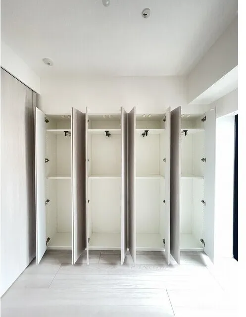 Season Flats Omorinishi - Interior - ["Wood", "Flooring", "Floor"]