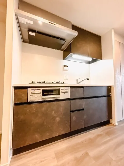 Royal Parks Ariake - Interior - ["Kitchen", "Flooring", "Countertop"]
