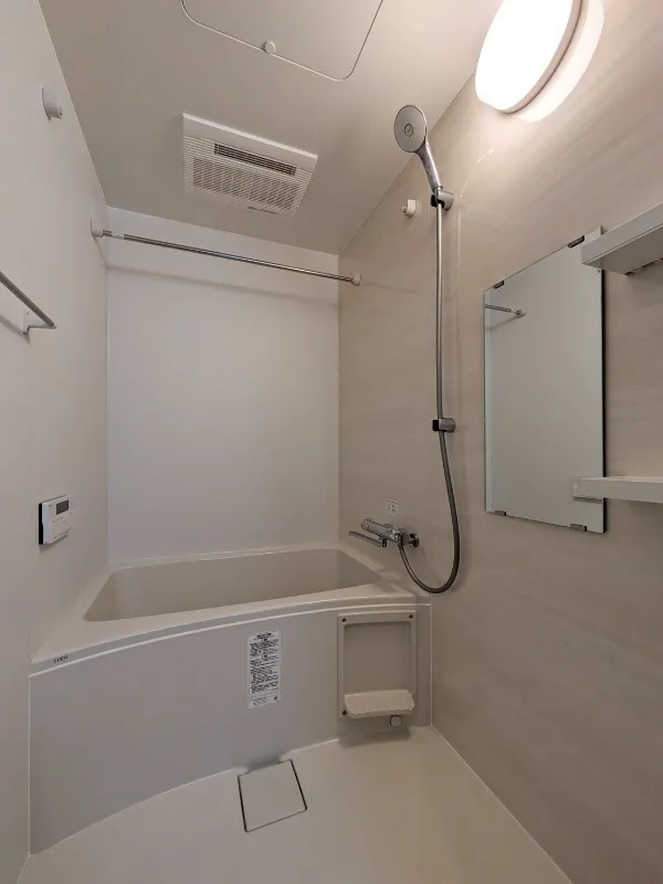 HJ Crown I - Interior - ["Plumbing fixture", "Flooring", "Floor"]