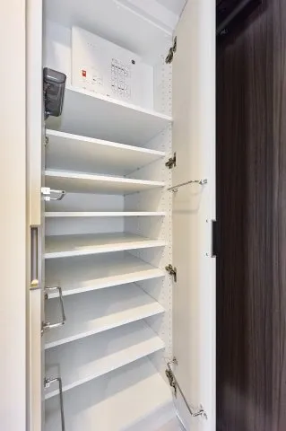 PROUD FLAT Kiyosumi Doori - Interior - ["Wood", "Interior design", "Flooring"]