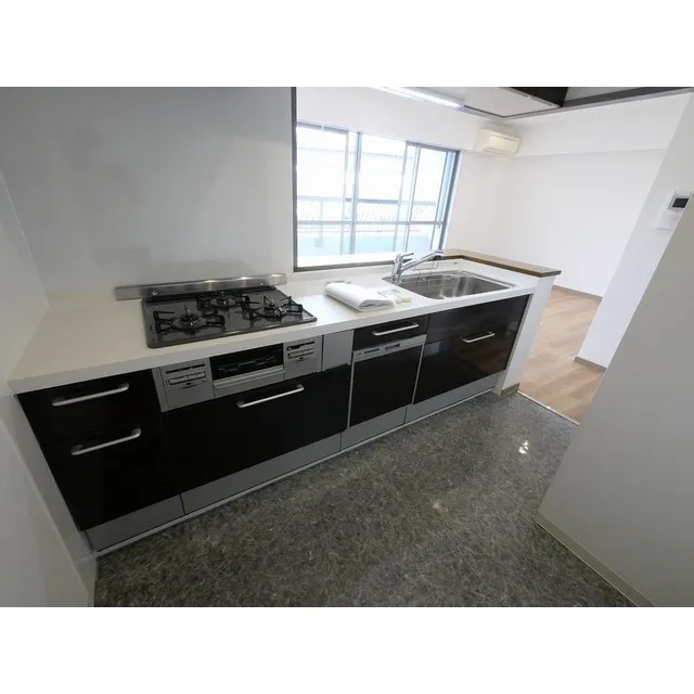 LOOP-M - Interior - ["Cabinetry", "Building", "Countertop"]