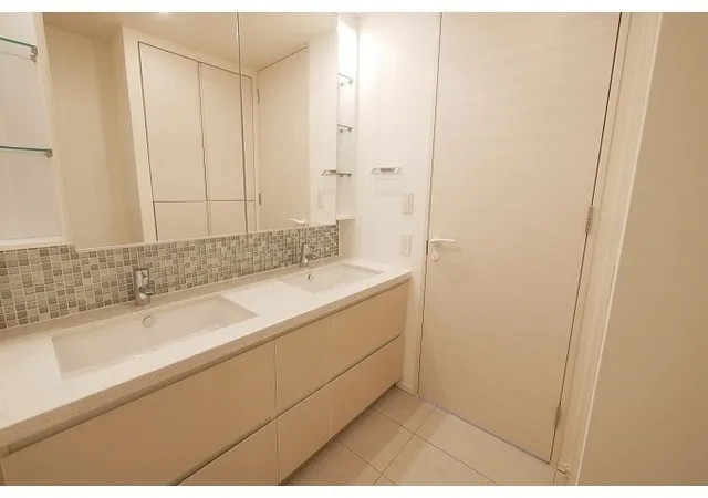 Comforia Shinjuku East Side Tower - Interior - ["Bathroom Sink", "Flooring", "Floor"]