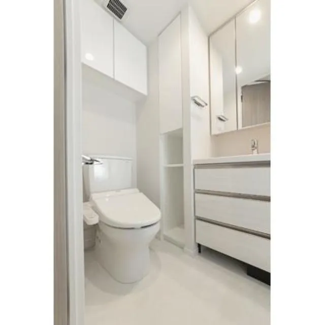 Park Axis Akasakamitsuke - Interior - ["Cabinetry", "Toilet seat", "Toilet"]